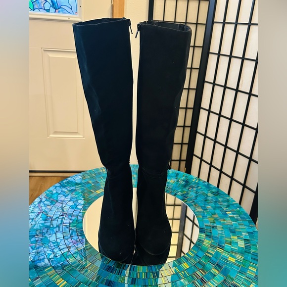 Chic Black Heeled Women's Boots - Picture 2 of 4